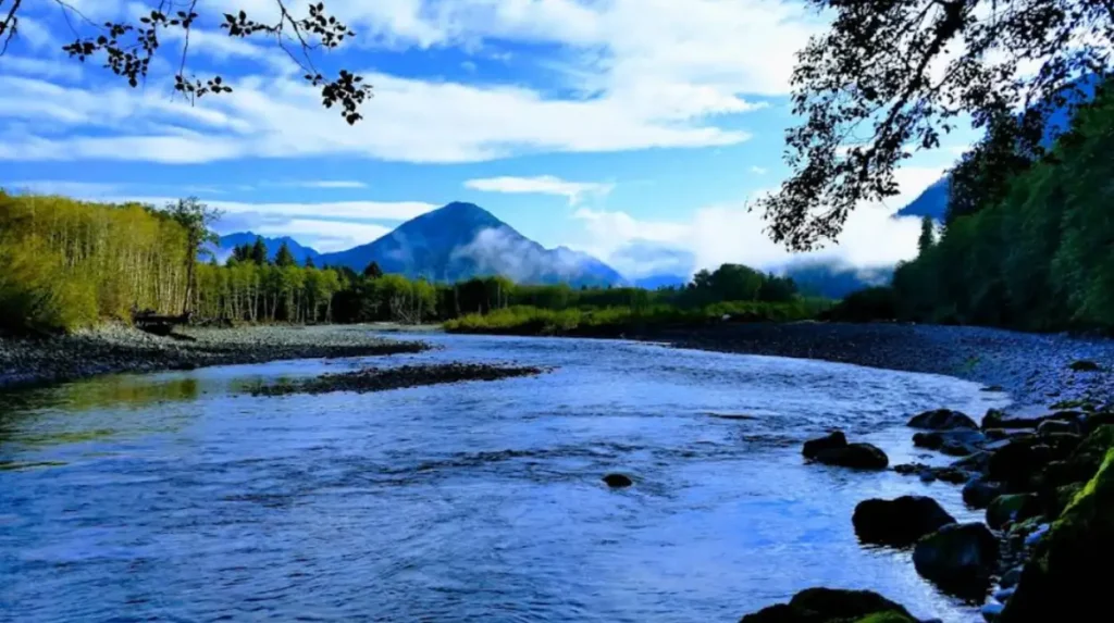 How should an Olympic waterfall itinerary be structured?
