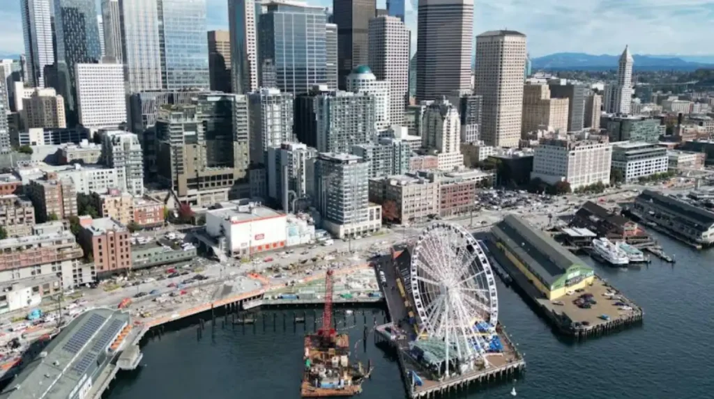 What is the Seattle Great Wheel and where is it located?