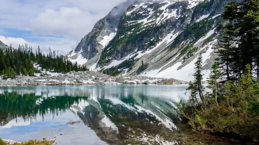 Best Hiking Trails in North Cascades National Park