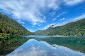 Lake Crescent Washington Guide: Kayaking, Views, and Travel Tips