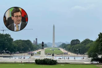Howard Schultz Warns Bob Ferguson Over Washington Business Climate, Kent, 2026