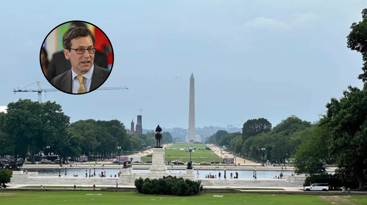 Howard Schultz Warns Bob Ferguson Over Washington Business Climate, Kent, 2026
