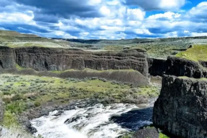Palouse Falls State Park Guide: Washington’s Hidden Waterfall Gem and Travel Tips