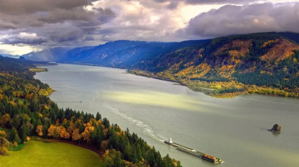 What makes offbeat places in Washington State worth visiting?